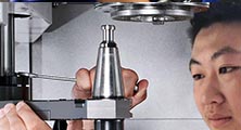 多年來，我們一直致力于精雕機的研發和生產，將全部研發精力放在這一領域。